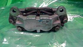 84793058 Gm Genuine 21-23 1500 Series Trucks/suvs Right Front Caliper/pads