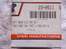 23-0511 V-twin Manufacturing Qty 2 Dura-soft Rear Brake Pads Harley Davidson 1982-86 Fxr-fxst 1982-87 Xl